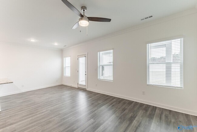 Building Photo - 7502 Discovery Pt Dr NW