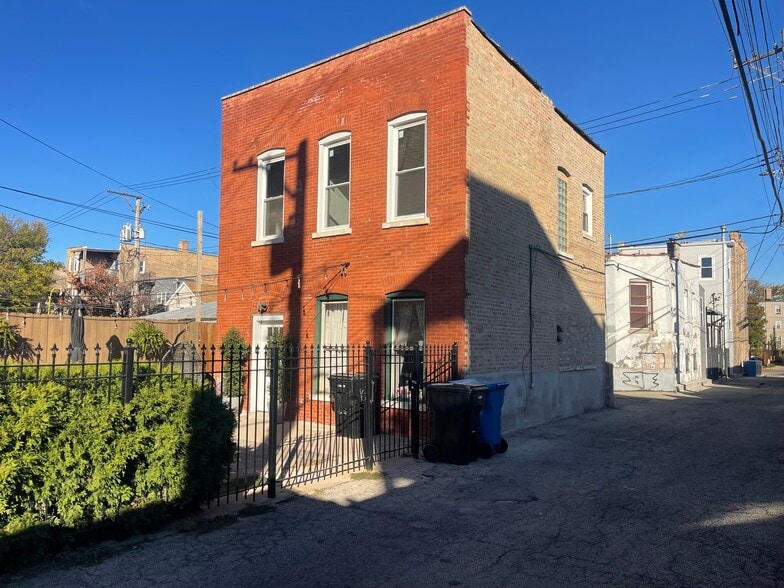 Building Photo - 3214 W Division St