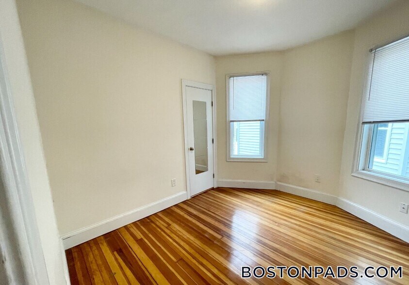 Building Photo - 31 Edison Green