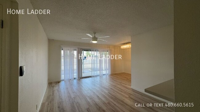 Building Photo - 842 N Las Palmas Dr