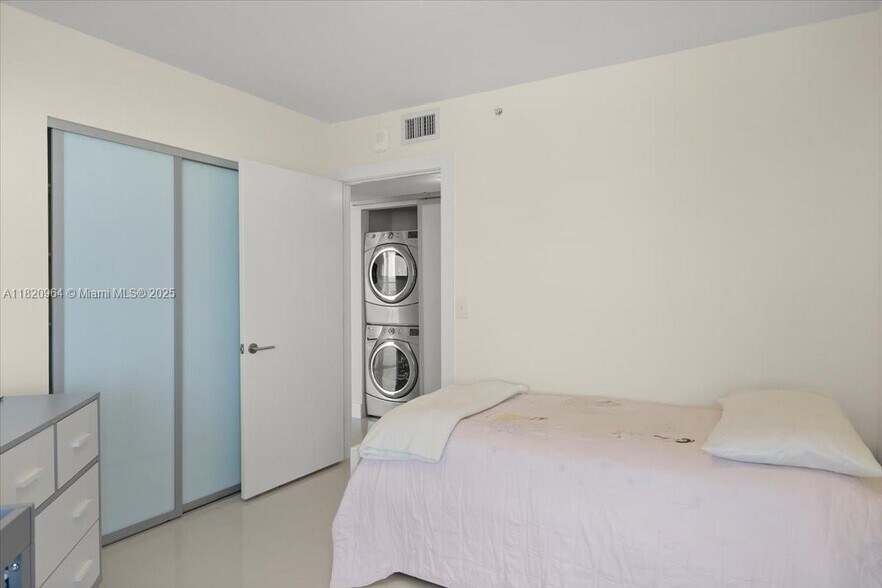 Building Photo - 6301 Collins Ave