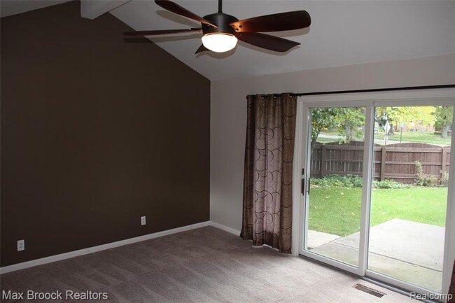 Building Photo - 32349 Sheridan Dr