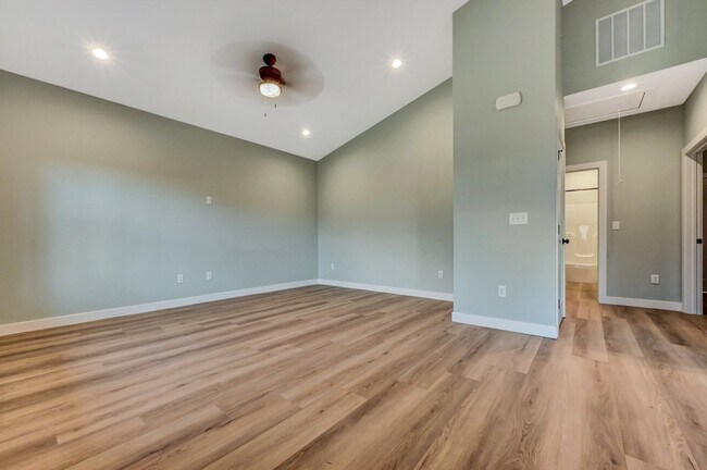 Building Photo - 708 Harrison Ave
