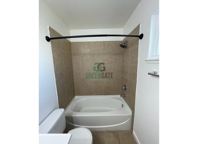 Building Photo - NOW AVAILABLE! Beautiful 3 Bedroom, 2 Bathroom Home Located in Ripon, CA