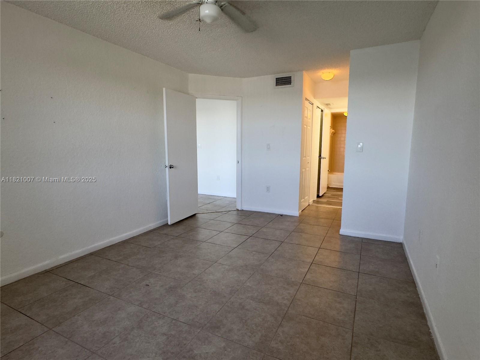 Building Photo - 2831 N Oakland Forest Dr