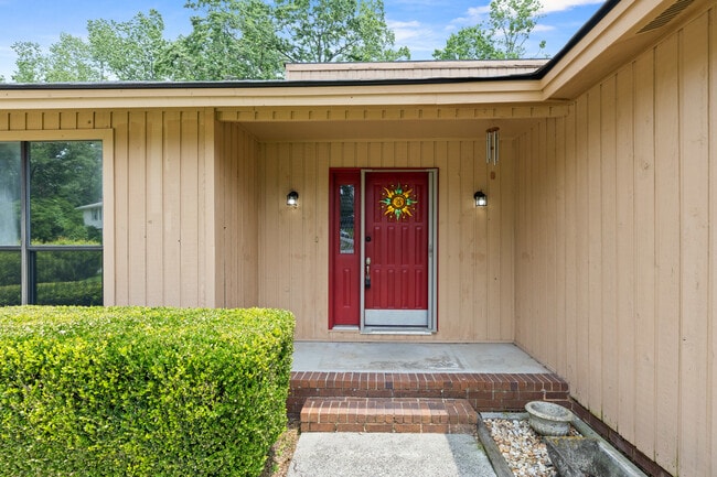 Building Photo - 210 Hillbrook Dr
