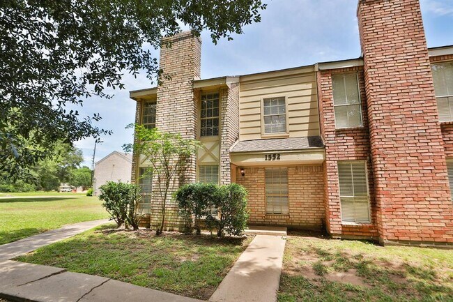 Primary Photo - 1552 East Ave