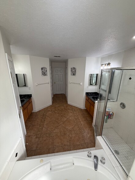 Building Photo - 867 Park Valley Cir