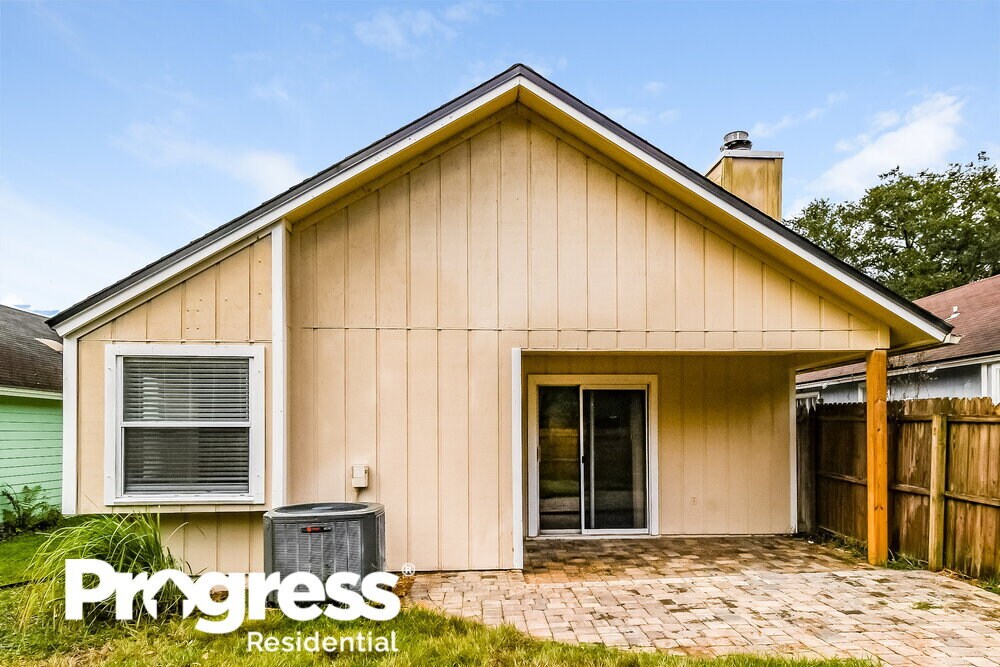 Building Photo - 8790 Townsquare Dr S