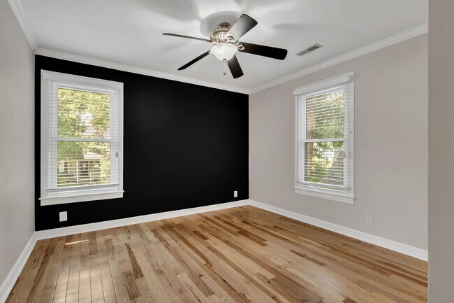 Building Photo - 221 Adams Ct