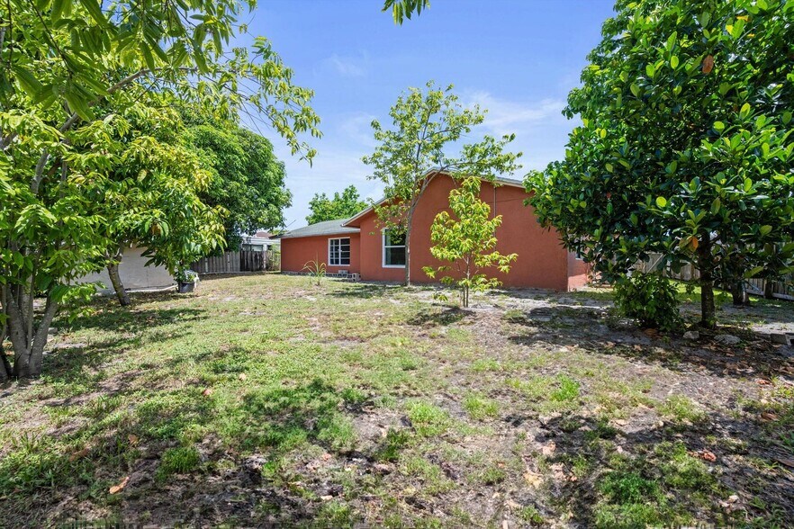 Building Photo - 4928 Marbella Rd N