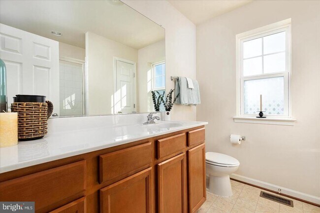 Building Photo - 109 Splendor Gdn Wy