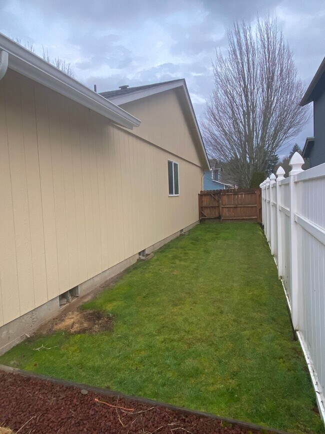 Building Photo - Comfortable 3 Bedroom Home in Hickory Hills