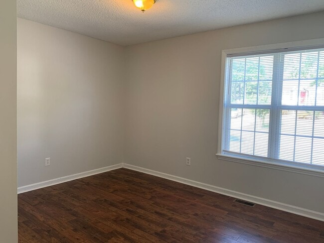 Building Photo - Clayton Ranch, 3 Bedrooms, Large Yard, App...