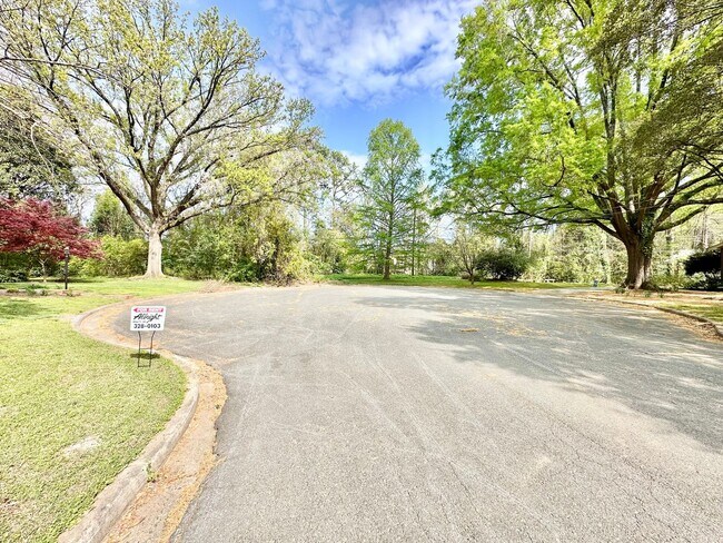 Building Photo - 621 Hanover Ct