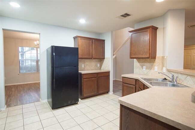 Building Photo - 210 King Ridge Dr