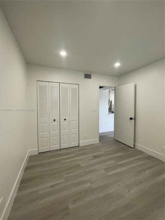 Building Photo - 10016 Winding Lake Rd