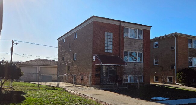 Building Photo - 8023 W Churchill Ave