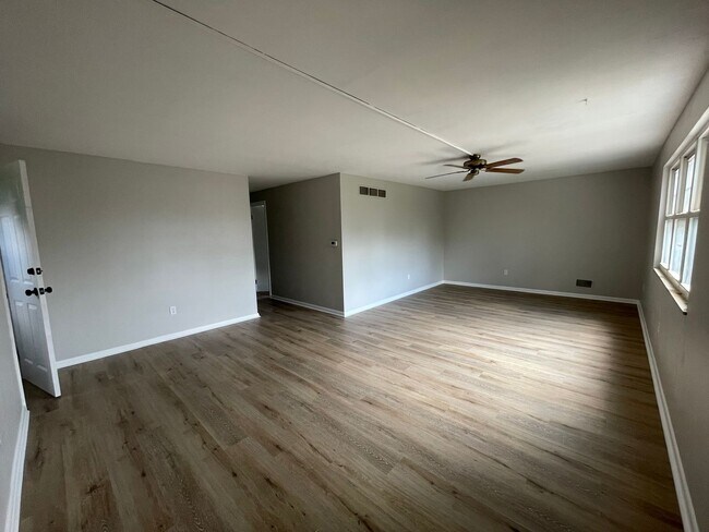 Building Photo - 112 Woodlawn Ave