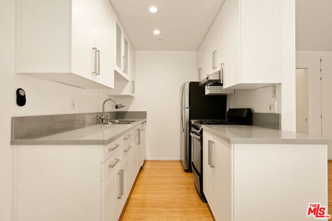 Building Photo - 2311 4th St