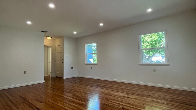 Living Room - 1533 N Ontario St