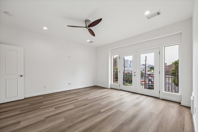 Building Photo - 2510 Genesee St