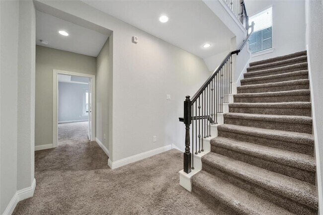 Building Photo - 18323 Parkview Point Dr