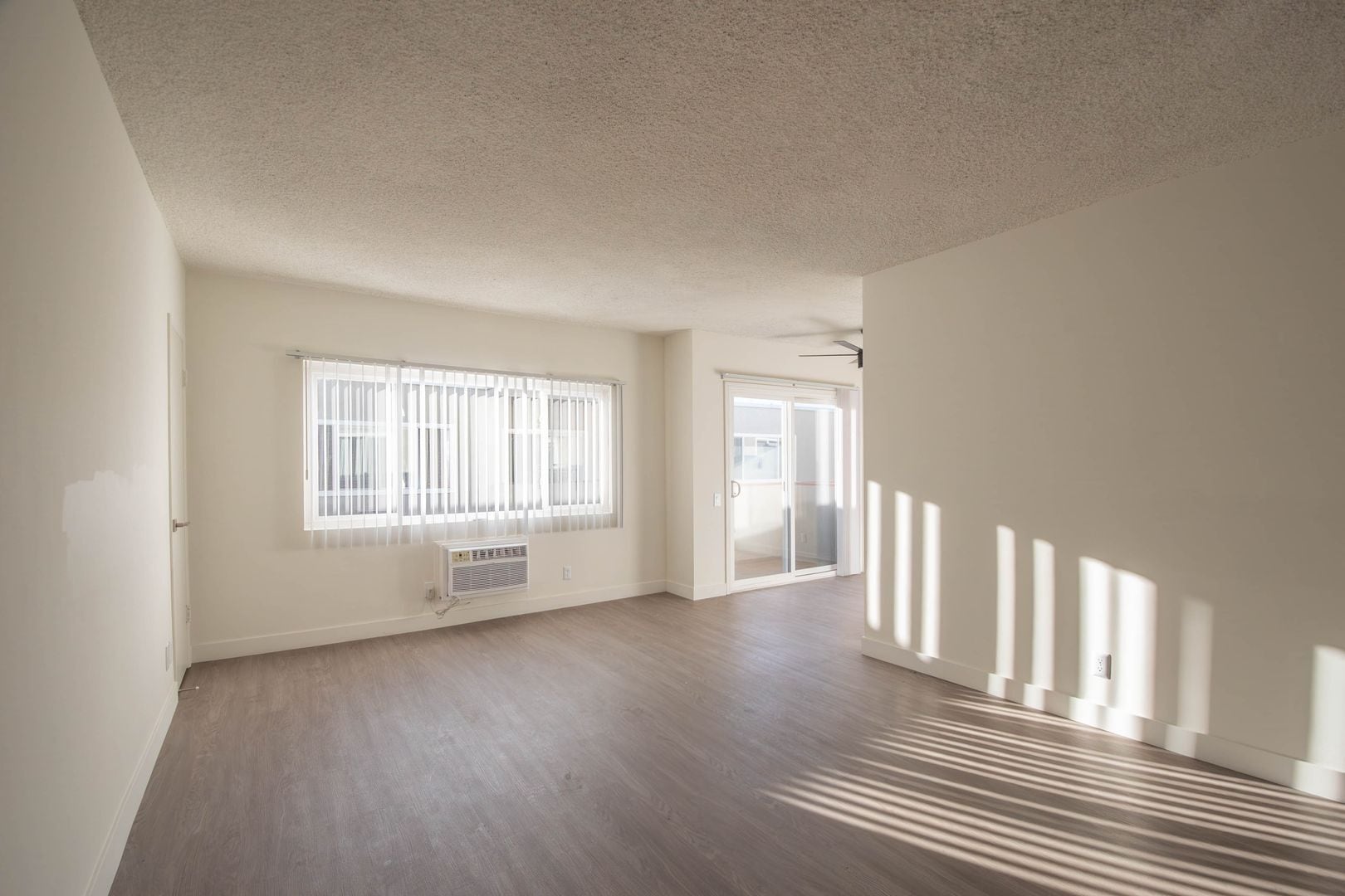 Building Photo - 10843 Kling St