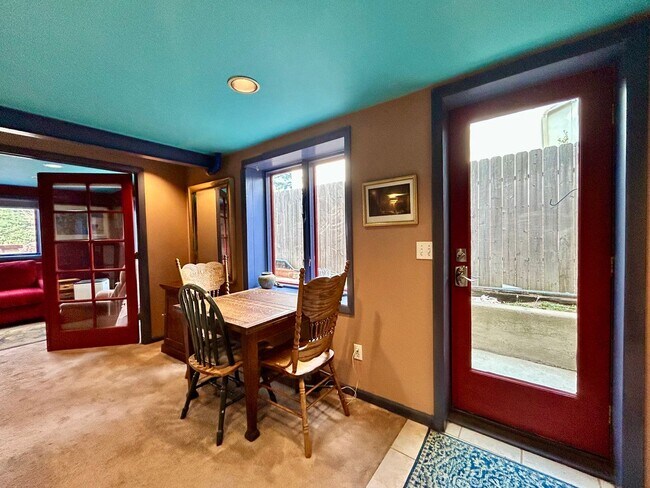 Building Photo - Furnished 2 Bedroom Garden Level ADU in Upper Table Mesa Near Bear Creek Park