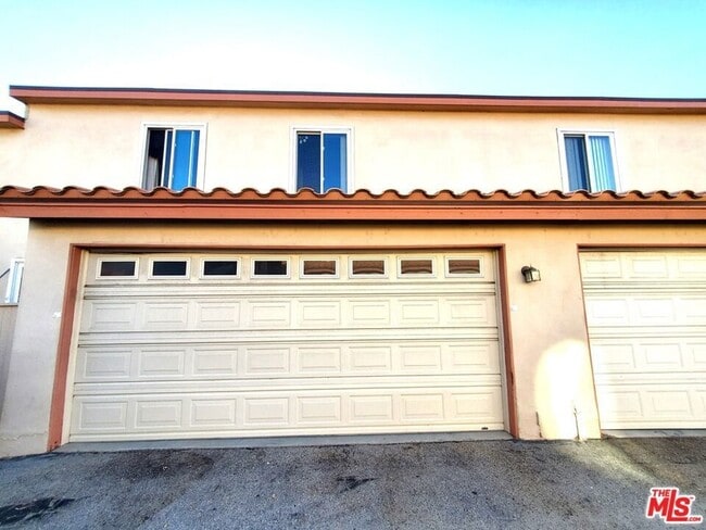 Building Photo - 3508 Del Amo Blvd