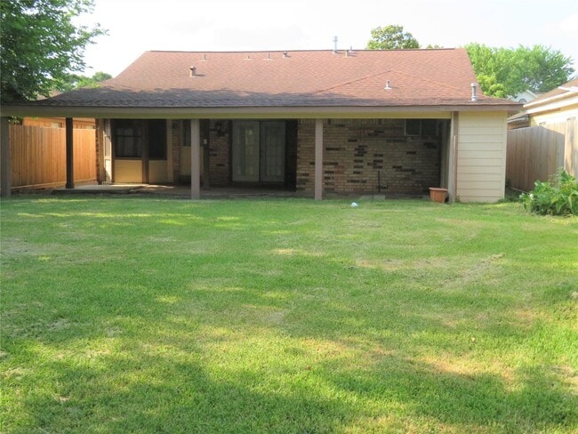 Building Photo - 1006 Avenue L