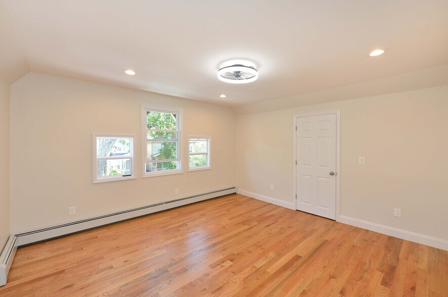 Building Photo - 309 Academy St