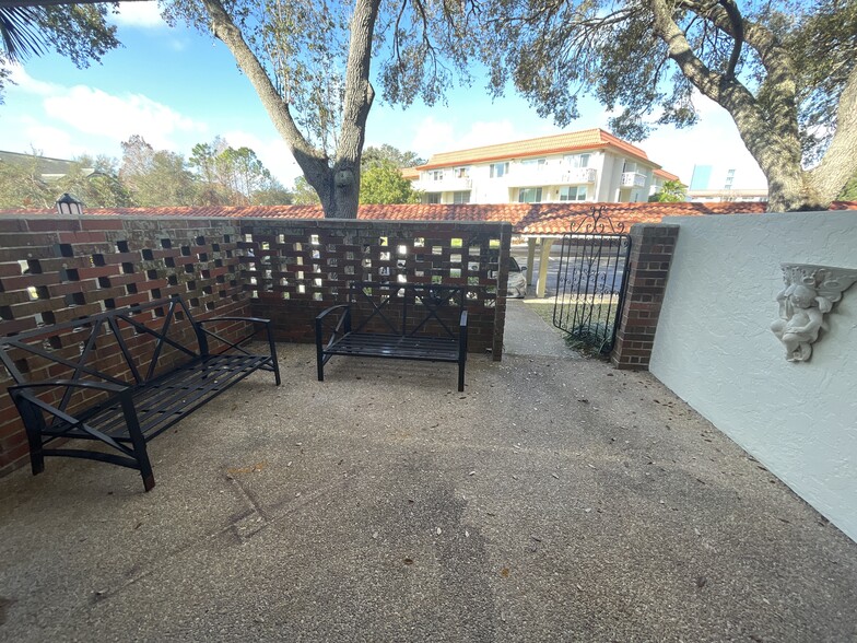 Enclosed back private patio - 2612 Pearce Dr