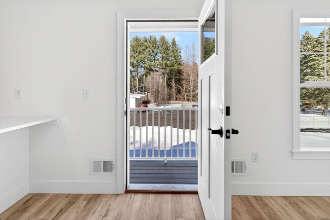 Building Photo - Hemlock Manor