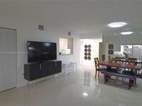 Building Photo - 1120 NW 124 Pl