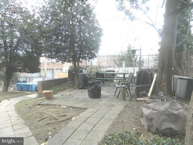 Building Photo - 513 12th St NE