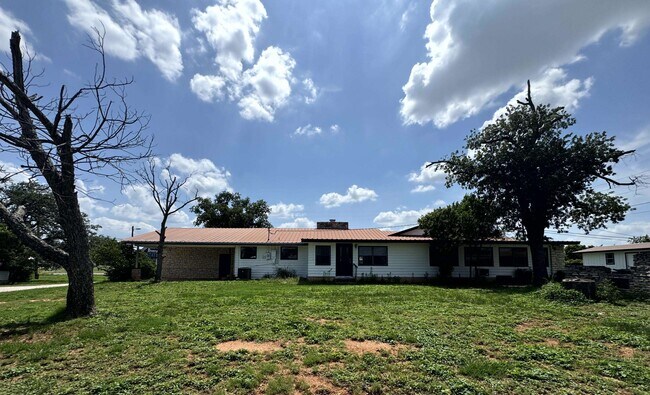 Primary Photo - 101 Lake Breeze Dr