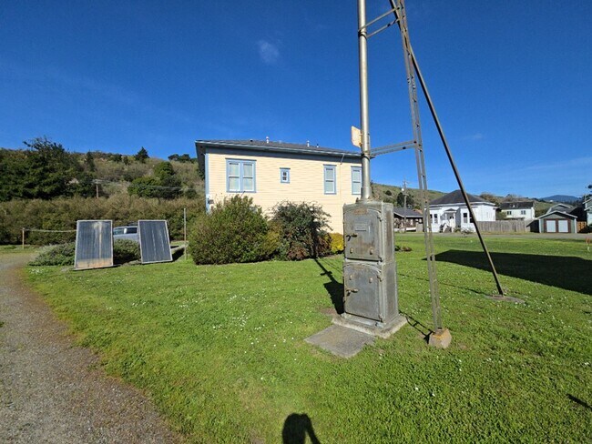 Building Photo - 2754 Van Duzen St