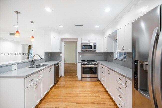 Building Photo - 648 Sevilla Ave