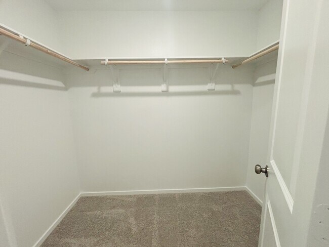 Building Photo - 25425 Carnation Ct