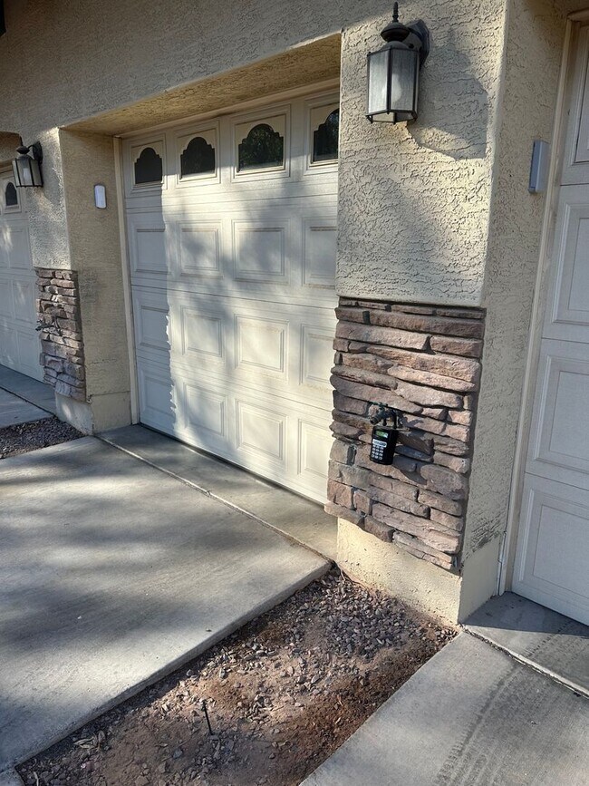 Building Photo - 2 Bedroom Condo in the Tre Allagio Community Near N Price Rd and W Elliot Rd!
