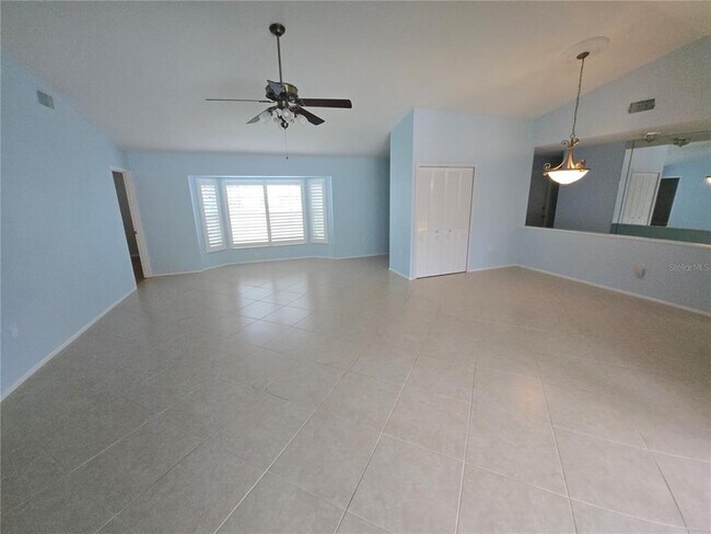 Building Photo - 3601 Garden Lakes Clenet