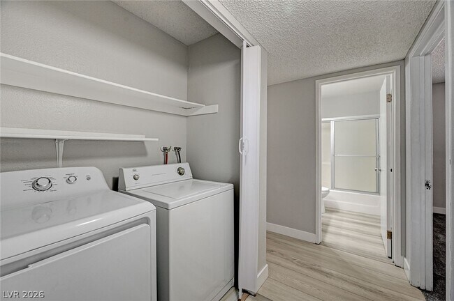 Building Photo - 1305 Kari Lee Ct