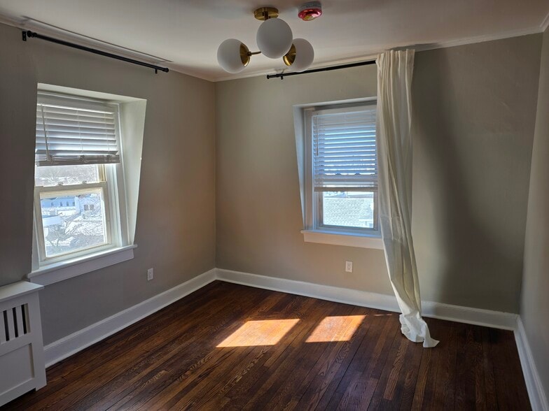 Building Photo - 1097 Boston Post Rd