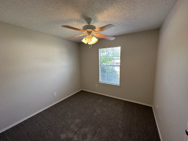 Building Photo - 1306 Cresent St