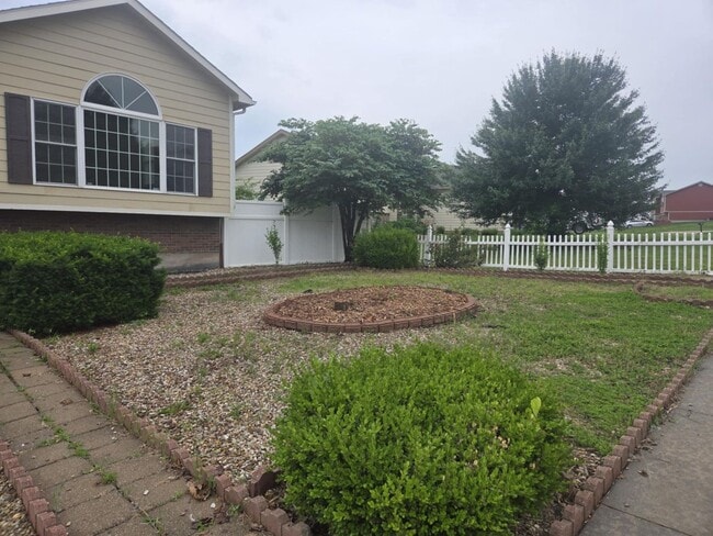 Building Photo - 601 Tall Grass Dr