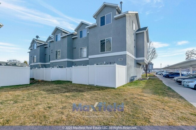 Building Photo - Salt Lake City - 3bd 2bth 3 Storey Home
