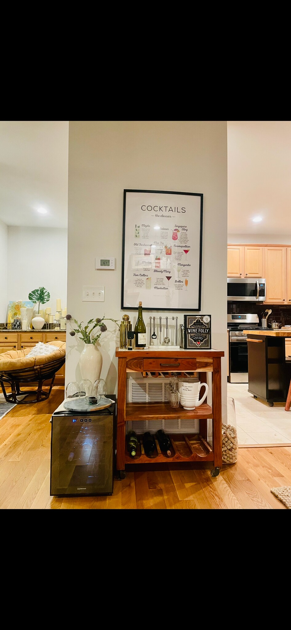 Living Room Wine Bar - 4644 Lake Dr