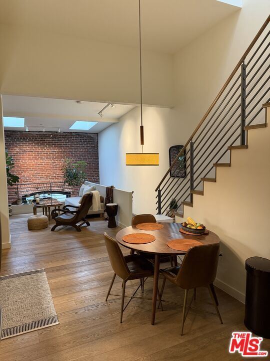 Building Photo - 940 E 2nd St