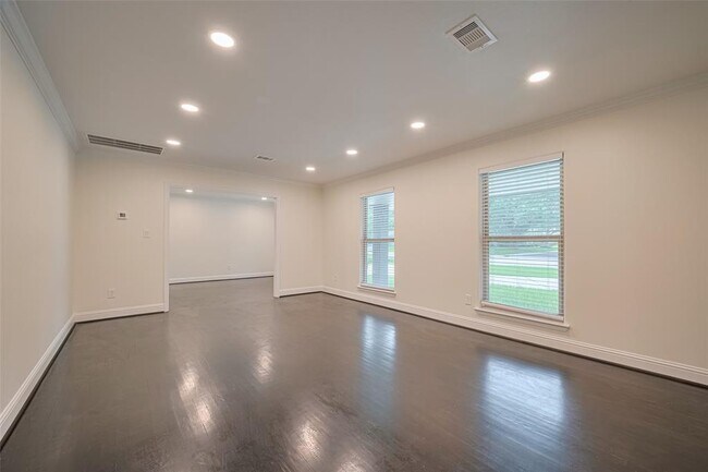 Building Photo - 2402 Chimney Rock Rd